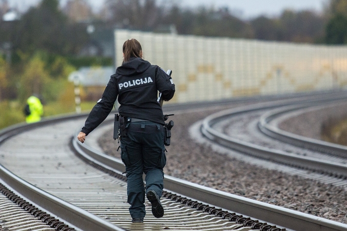 Tragedija: sostinėje ant geležinkelio bėgių rastas vyro lavonas