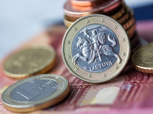Koronaviruso krizėje už skolinimąsi Lietuvai gali tekti mokėti brangiau