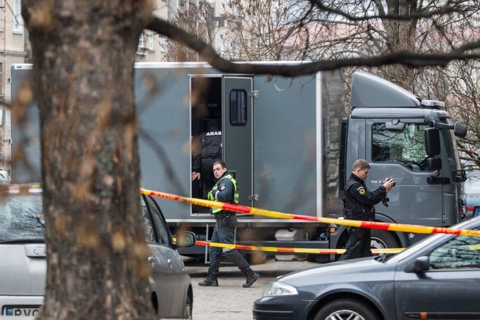 Raseinių rajone rastas artilerijos sviedinys, aptikta minų