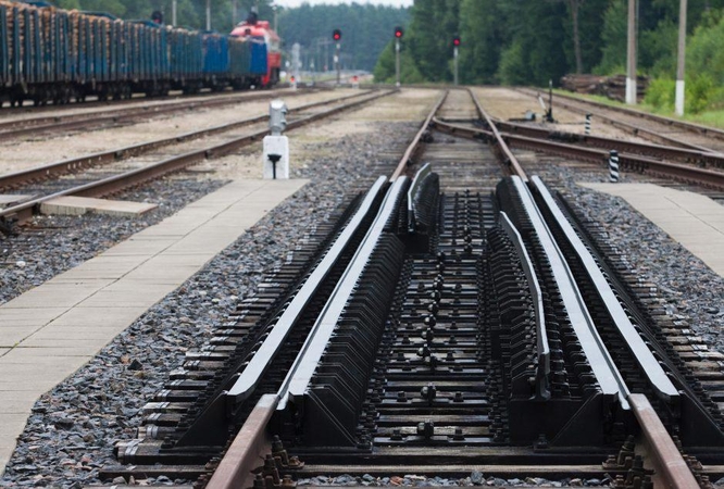 Prieš teismą stos šilumvežio mašinistas, mirtinai pervažiavęs žmogų