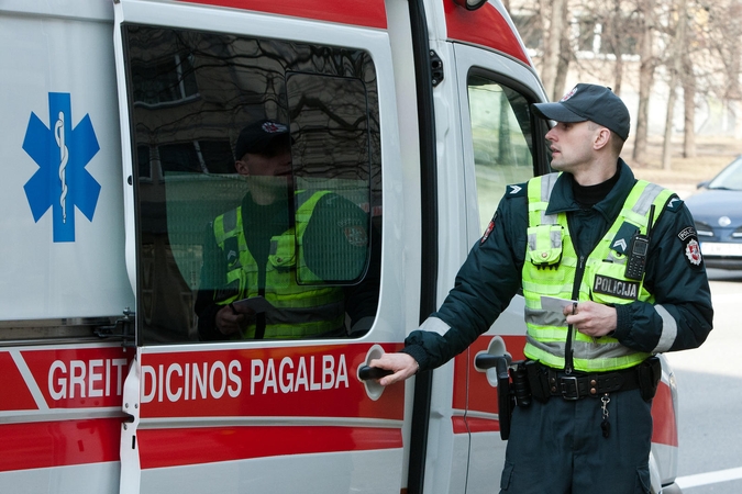 Raseinių rajone apvirtus automobiliui sužaloti paaugliai