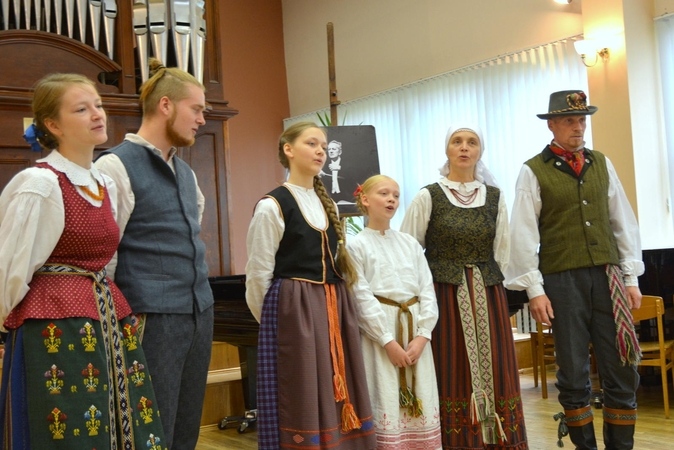 Šeimos dienos proga – muzikuojančių šeimų sveikinimai 