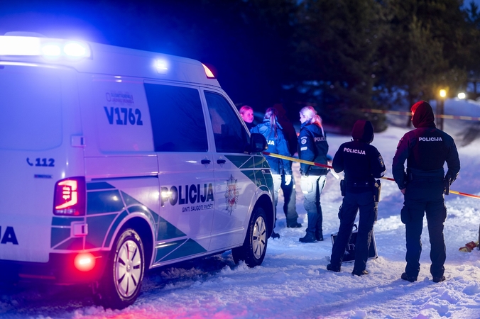 Policijos atstovas: moterį nušovę pareigūnai buvo priversti panaudoti ginklą