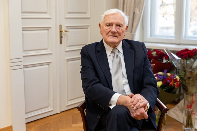 Valdas Adamkus