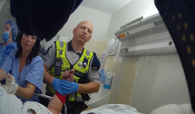 Šiaulių policijos patruliai teikė pagalbą agresyviai gimdyvei