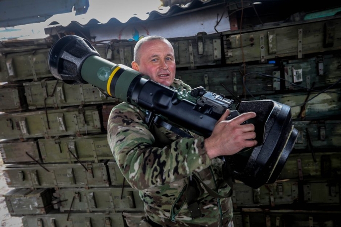 Prezidentūra: NATO turėtų peržiūrėti karinės pagalbos Ukrainai prioritetus
