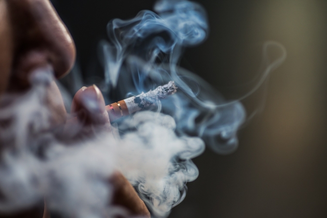 Kol ugniagesiai visais būdais bandė patekti į butą, ieškomas vyras sėdėjo tualete ir rūkė