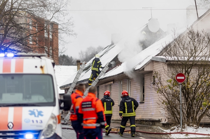 Nelaimė Vilniuje – gyvenamajame name kilo gaisras