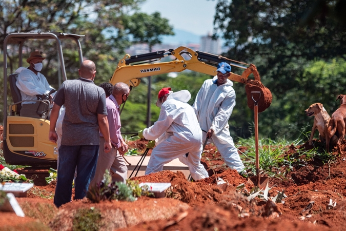 Brazilijoje pirmąkart per parą mirė daugiau kaip 3 tūkst. COVID-19 užsikrėtusių žmonių