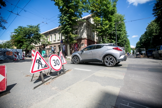Apsišarvuokite kantrybe: Kęstučio gatvėje užvirė intensyvūs darbai