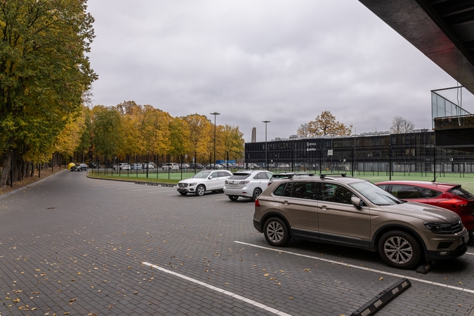 Neišliko: istorinių teniso kortų vieta jau seniai užstatyta.