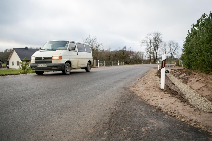 Statistika: Kauno rajone iš viso yra per 1800 km kelių, iš jų apie 500 km – asfaltuoti, 35 km – magistralinio kelio ruožas.