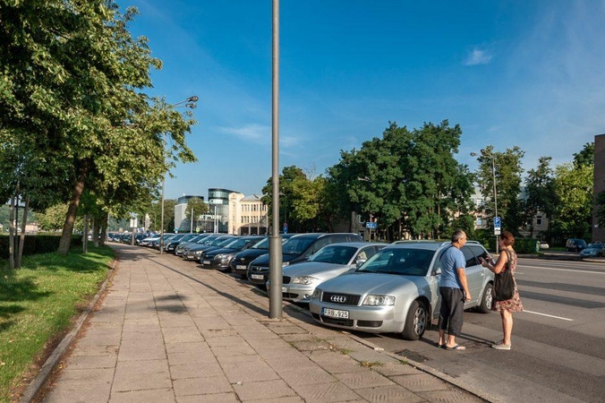 Nuspręsta: už stovėjimą Karaliaus Mindaugo prospekte teks mokėti