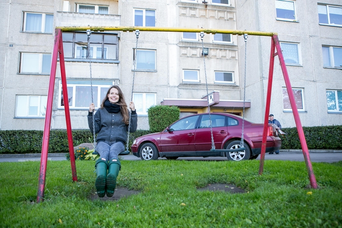 Sentimentai: kai kuriuose kiemuose vis dar galima sutikti sūpynių, menančių Evelinos vaikystę.