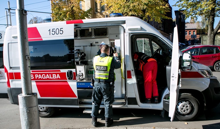 Vieta: mirtis greitosios pagalbos automobilyje sukelia daug problemų.