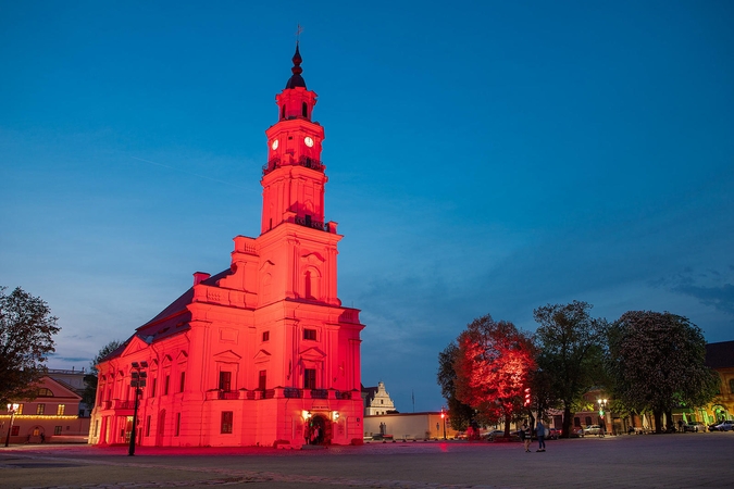 Kauno rotušė nusidažė raudonai: tikslas – atkreipti dėmesį į širdies ligas