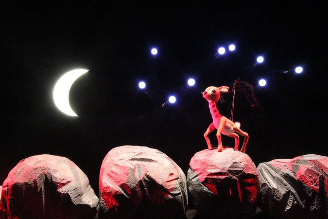 Lėlių teatre – pasaka apie žmogaus pareigą mylėti