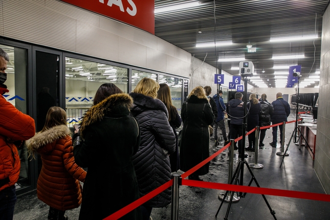 Prieš galimybių paso pokyčius kauniečiai skuba vakcinuotis: nutįso laukiančiųjų eilės