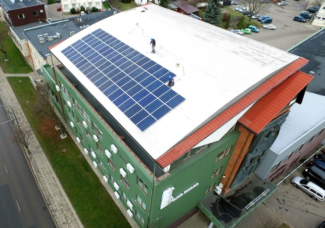 „Kauno energija“ įrengė išskirtinę elektromobilių įkrovimo stotelę