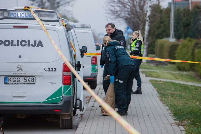 Žaliakalnyje ant šaligatvio rastas girtas sužalotas vyras