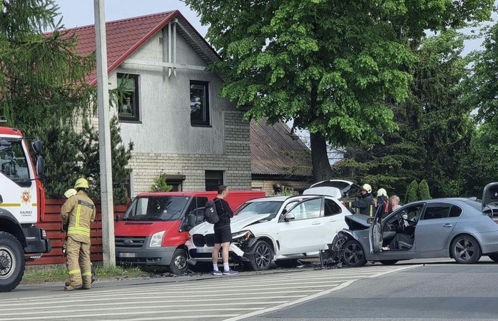 Šilainiuose – stipri avarija, bet per stebuklą niekas nenukentėjo
