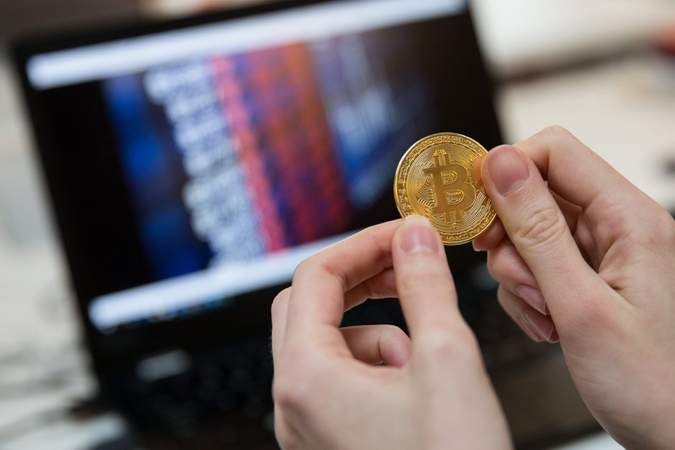 Į kriptovaliutą investavusi vilnietė sukčiams atidavė per 18 tūkst. eurų
