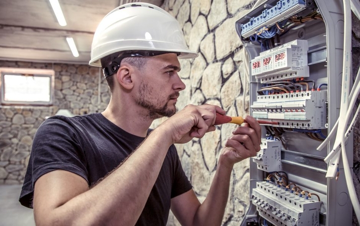 Romainių, Šilainių ir Vilijampolės gyventojai gali lengviau atsikvėpti: elektra atsirado