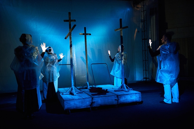 Ukrainos karo aidai – teatro scenoje
