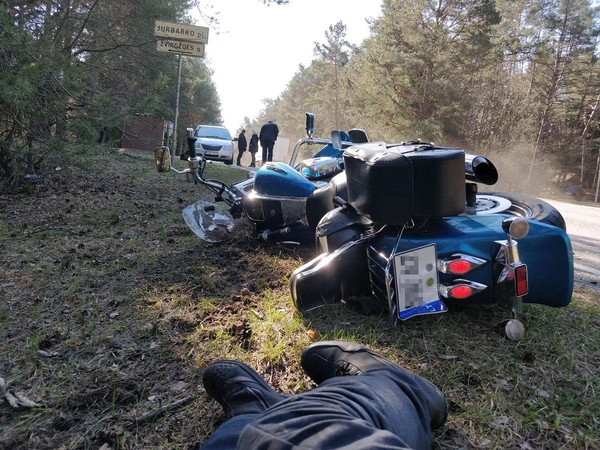 Motociklininkas prašo pagalbos: gal matėte, kas mane paliko gulėti visą „sulūžusį“?