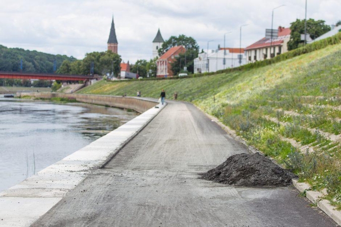 Stebisi: Nemuno krantinės dviračių take neliko neseniai pakloto asfalto