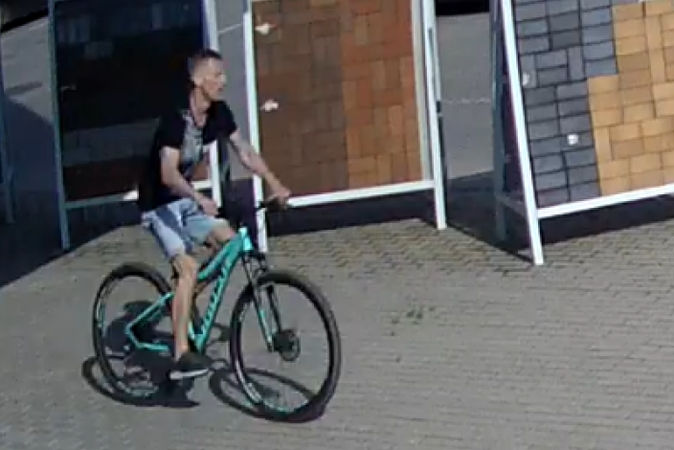 Kaune pavogtas prie parduotuvės paliktas dviratis: pareigūnai turi klausimų šiam vyrui