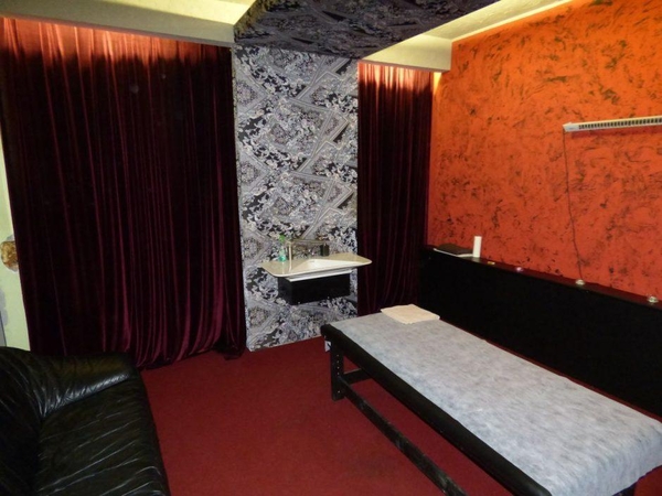 Skandalingoji byla: broliai bus teisiami už prostituciją ir sprogmenis