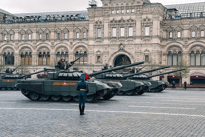 Karo ekspertas: paradams Rusijoje gali neužtekti tankų