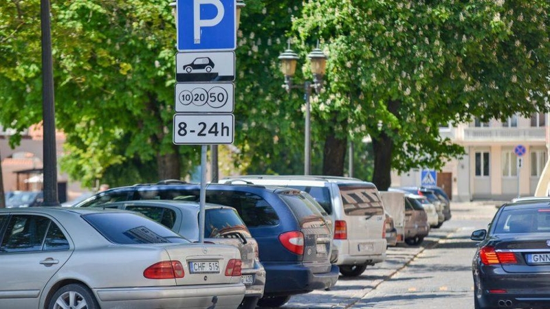 Svarbu vairuotojams: Kauno centre keičiasi automobilių stovėjimo tvarka