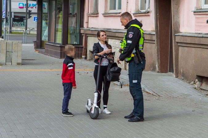 Kauno pareigūnų akiratyje – vis populiarėjantys paspirtukai