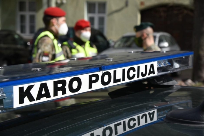 Galios: Karo policijai suteiktos galios be teismo leidimo patekti į gyventojo namus sukėlė audringų diskusijų.