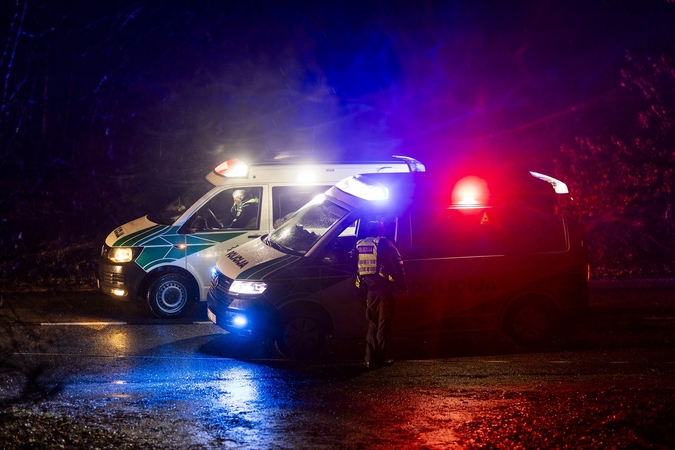 Kaip veiksmo filme: pakaunėje vyko bėglio gaudynės – vogtu automobiliu taranavo policijos mašiną