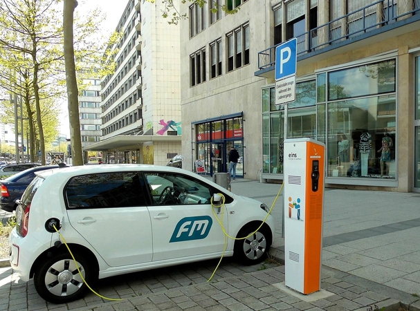 Plėtra: iki 2020 m. klientai galės naudotis tūkstančiais įkrovimo taškų