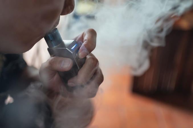 Į draudimą nusispjaut: toliau prekiaujama e. cigaretėmis su skoniais ir kvapais