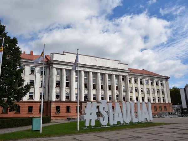 Girtas vyras grasino susprogdinti Šiaulių savivaldybę