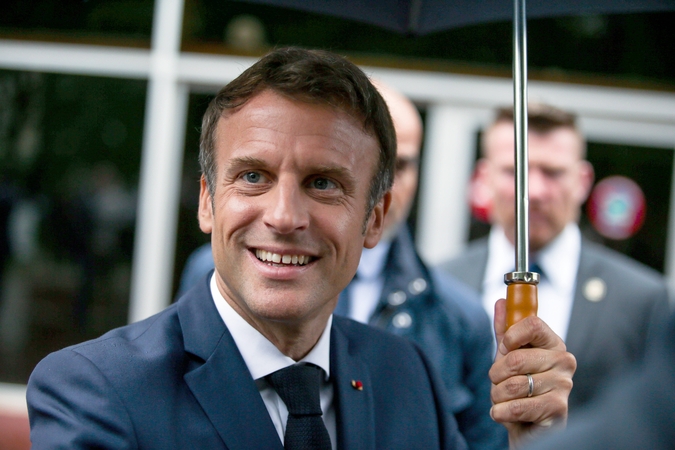 E. Macronas per derybas su opozicija ieškos išeities iš politinės aklavietės
