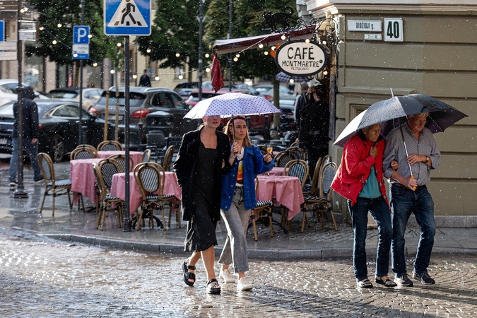 Orai: temperatūra kils, bet skėčių dar prireiks