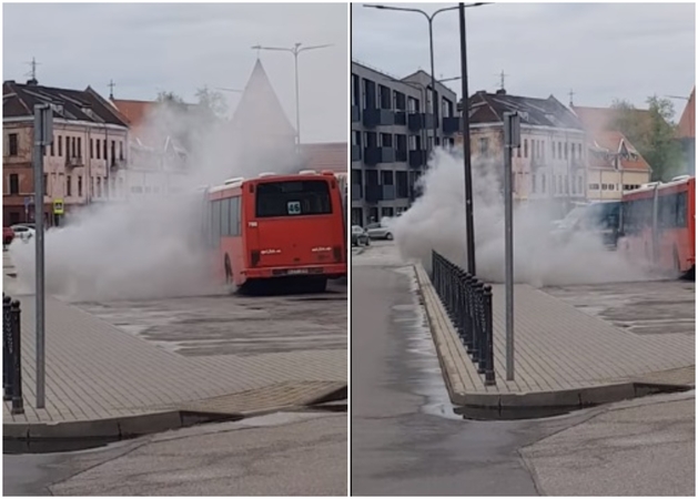 Miesto autobusas paskendo dūmuose: juokauja, kad primena diskoteką