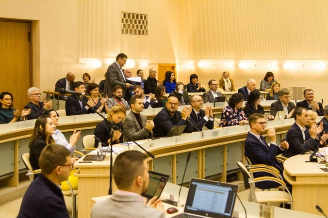 Per karantiną Kauno taryba posėdžių neatšaukia