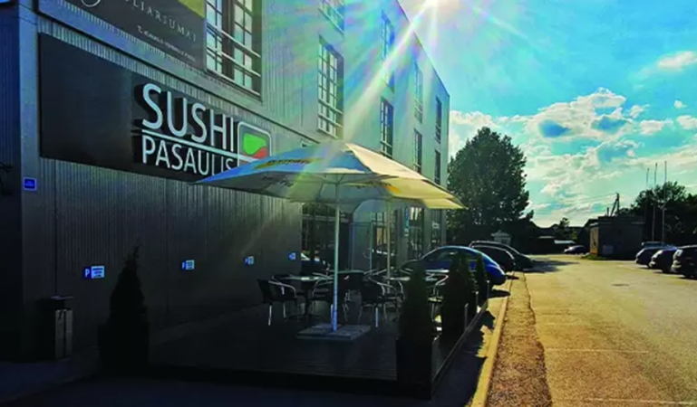Vidurnaktį – gaisras „Sushi pasaulyje“