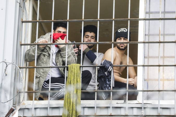 Aistros dėl nelegalių migrantų įdarbinimo: vieni pritaria, kiti ragina juos greičiau išsiųsti namo