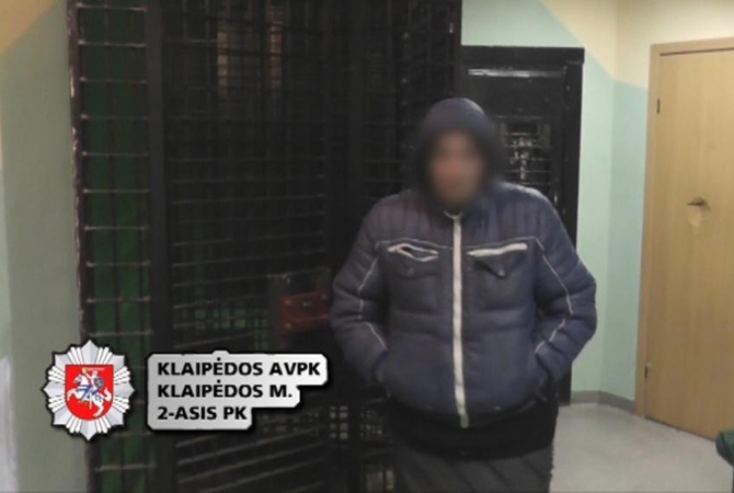 Klaipėdoje ta pati romė ir vėl įkliuvo su cigaretėmis