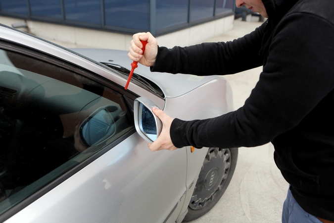 Klaipėdoje daugėja automobilių detalių vagysčių 