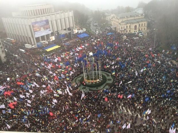 Ukrainoje tūkstančiai demonstrantų reikalauja sutarties su ES 