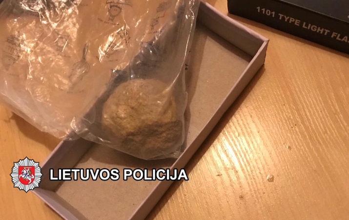 Išaiškinti heroino platintojai ir jo tiekėjas